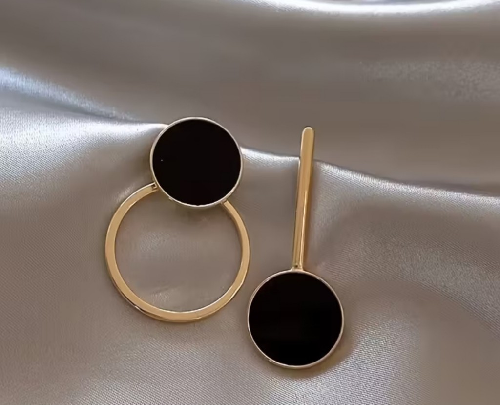 Aros negros dorados