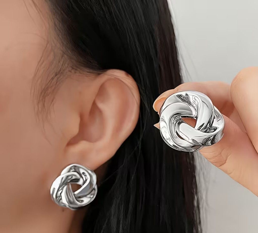 Aros plateados trenzados
