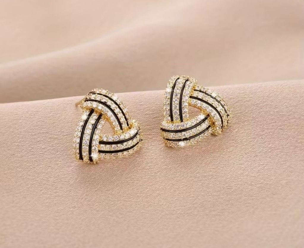 Aros dorados con cristales