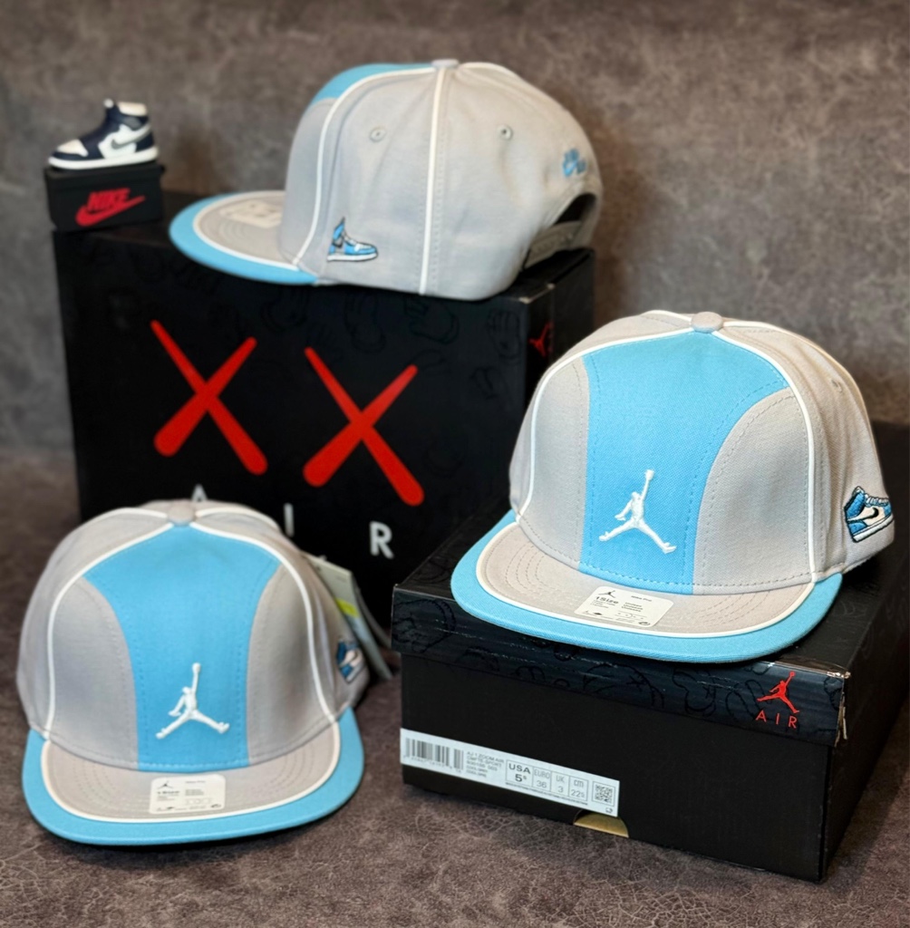 Nike gorra plana gris celeste graduable
