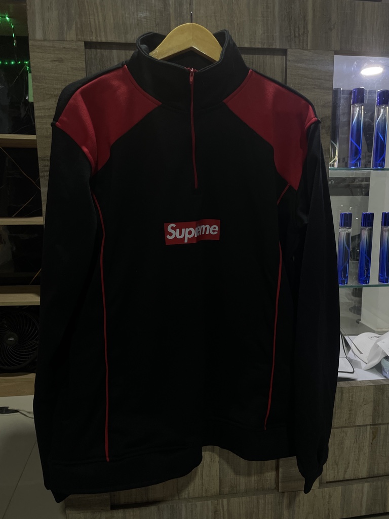 Supreme buzo disponible negro