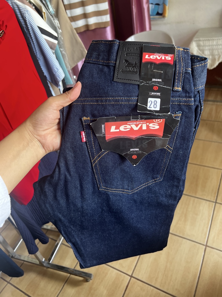 Pantalón levis económico