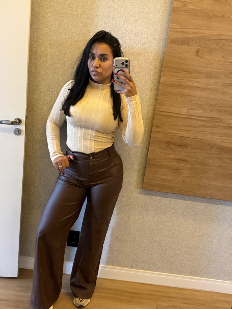 Calça couro