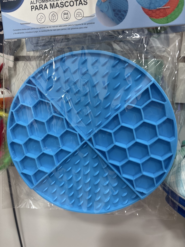 Plato goma antiestrés azul para mascotas