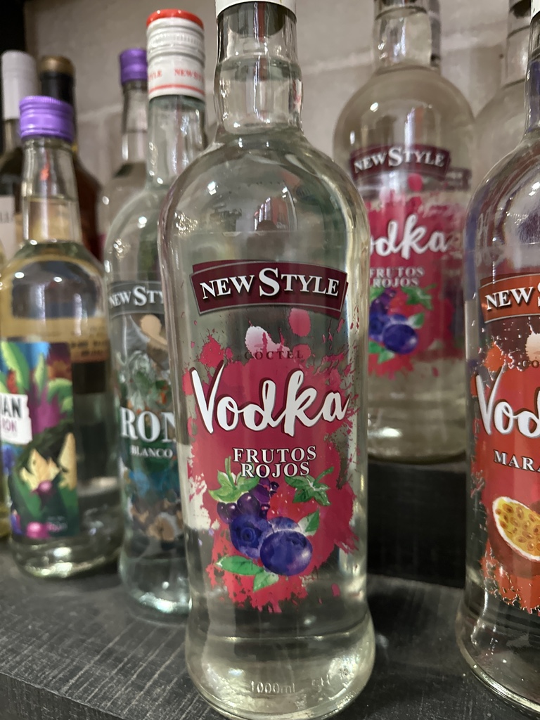 New Style Vodka Frutos Rojos 1000ml