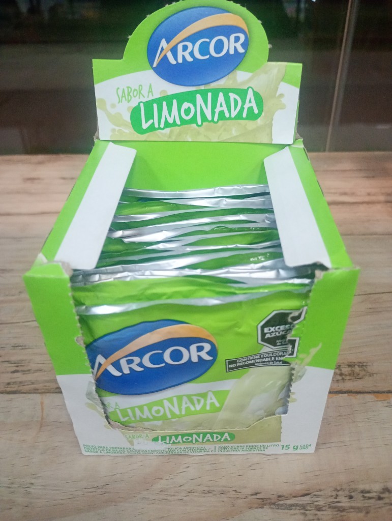 Jugo sobre Arcor limonada