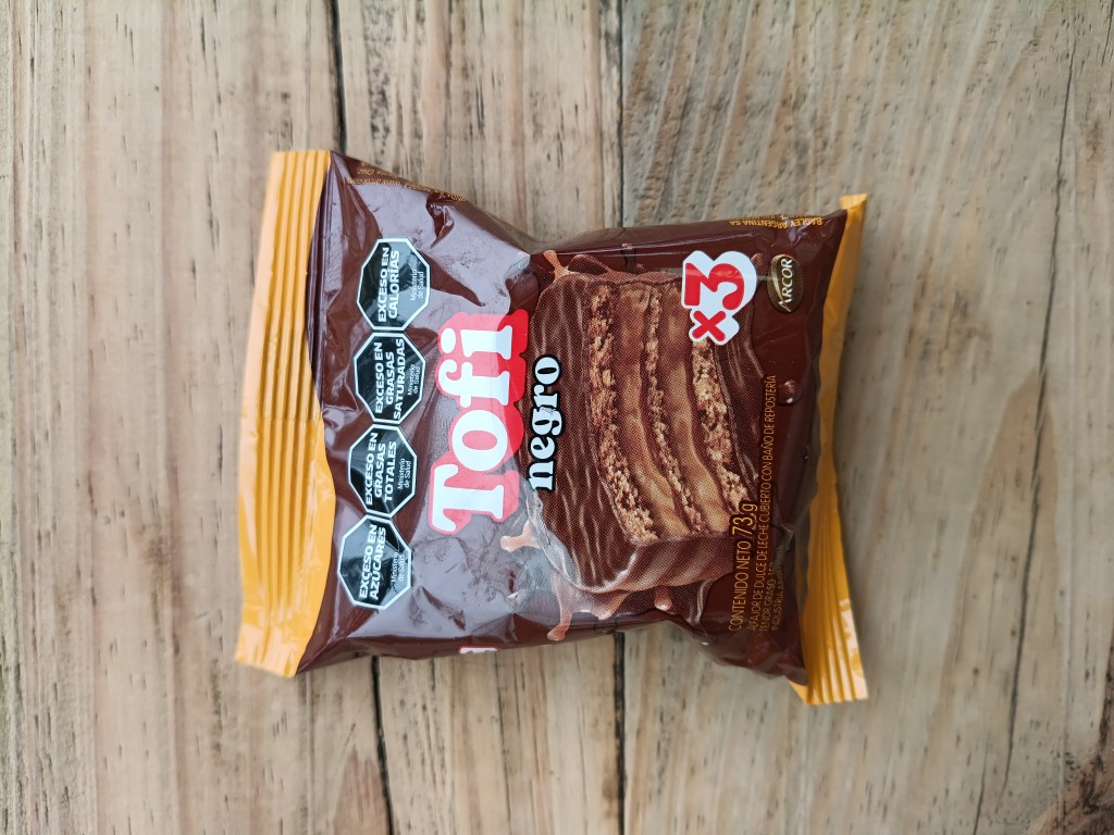Alfajor Tofi negro triple