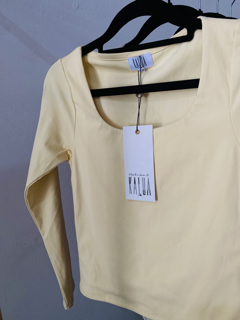 Kalua blusa crema manga larga