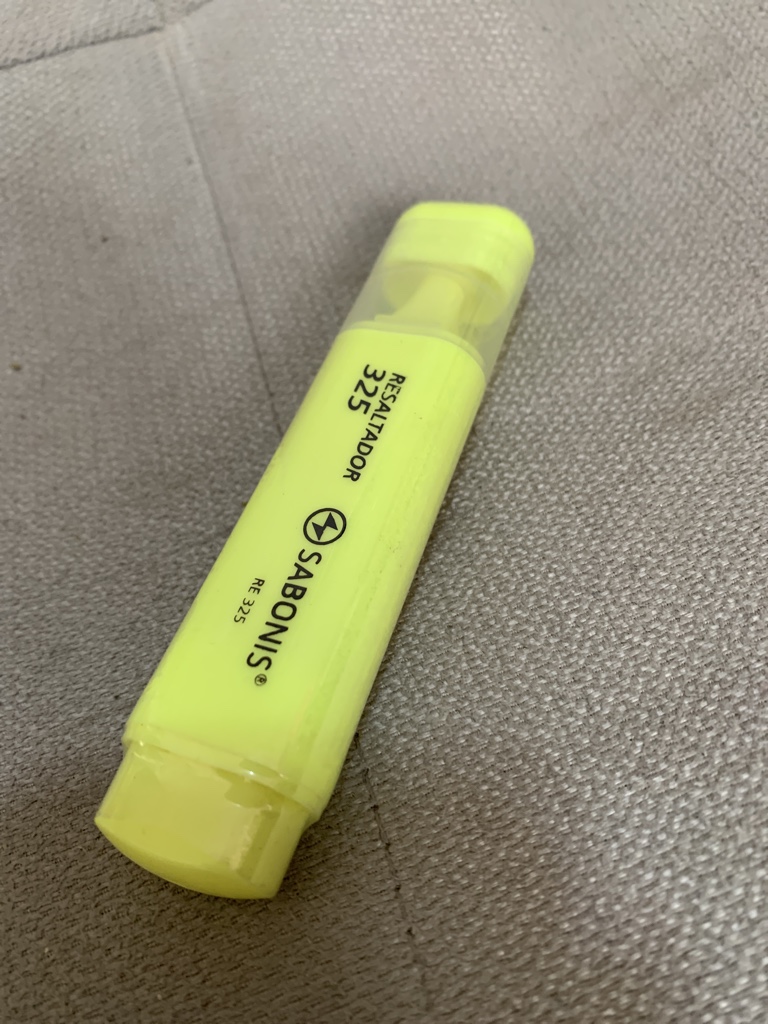 resaltador amarillo
