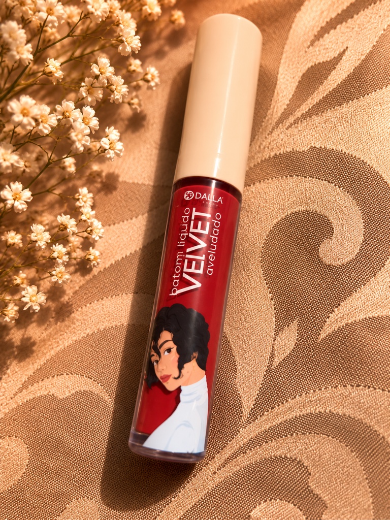 Dalla batom líquido Velvet avermelhado