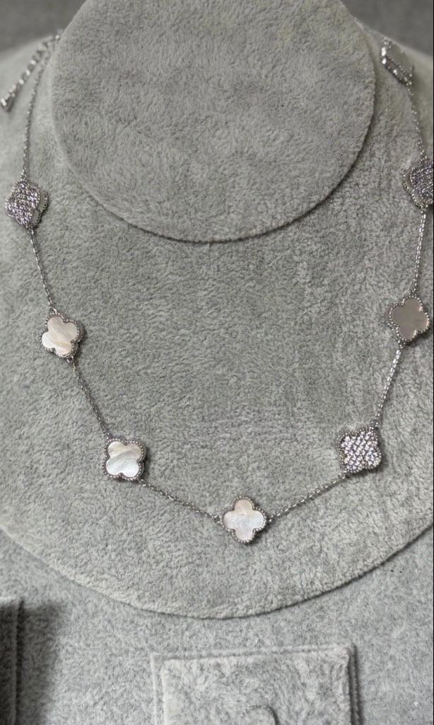 Choker trevo madrepérola/cravejada com Semijoia