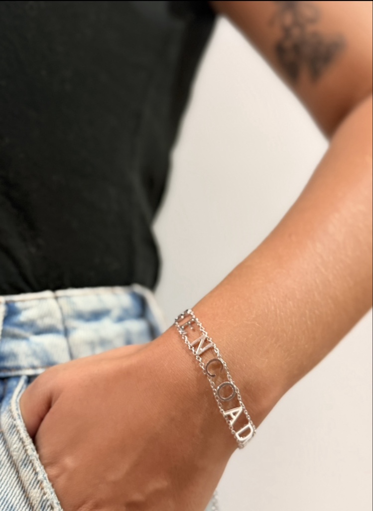 Pulseira escrito ABENÇOADA Semijoia