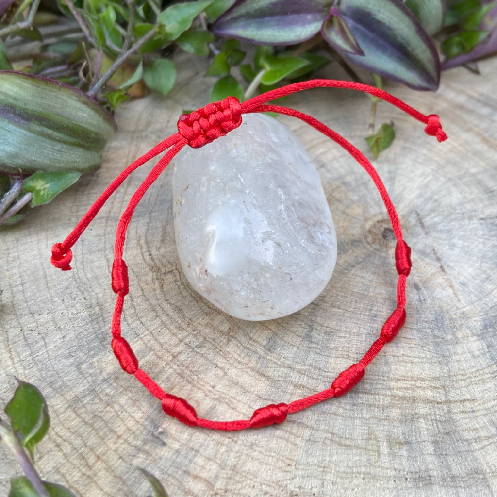 Pulseira vermelha 7 nos (     proteção, força, coragem e afastar energias negativas.)