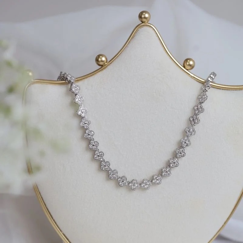 Choker trevo folheada