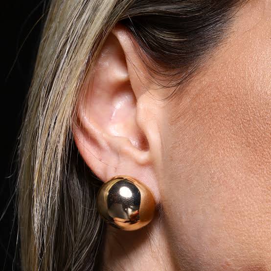 Brinco botão dourado