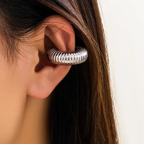 Piercing fake folheado