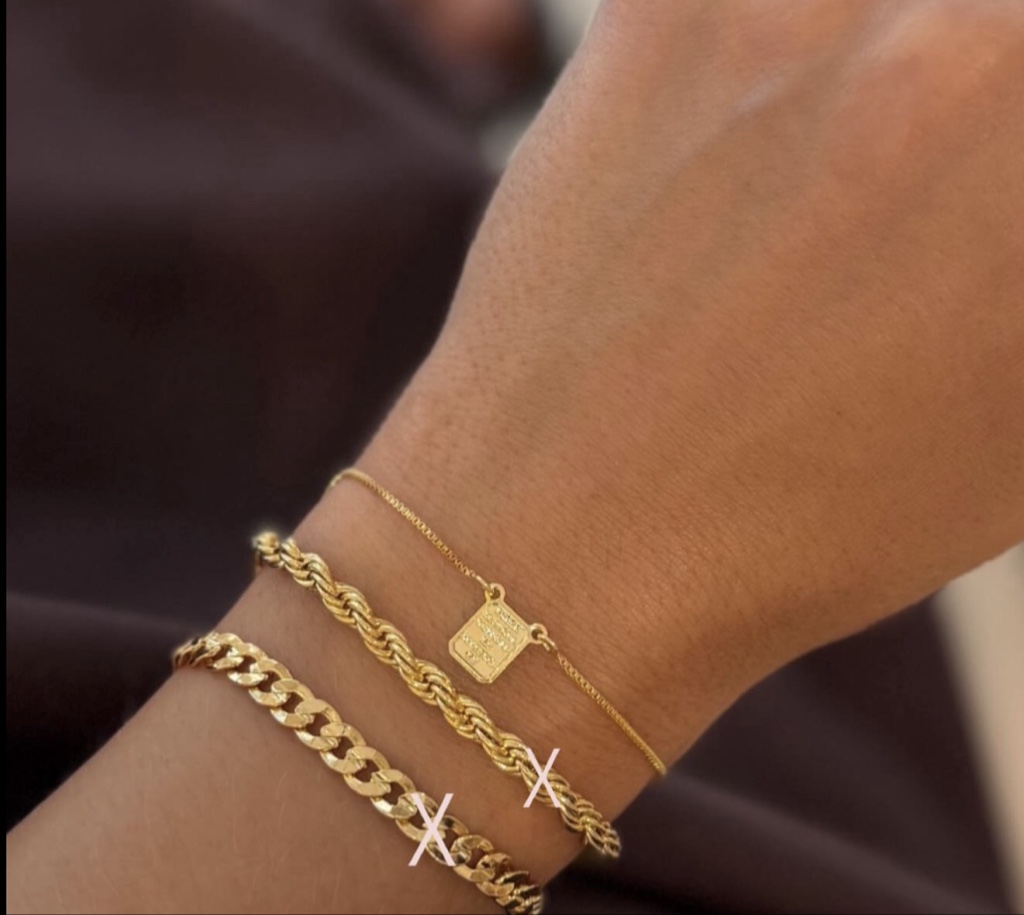 Pulseira dourada Semijoia escapulário