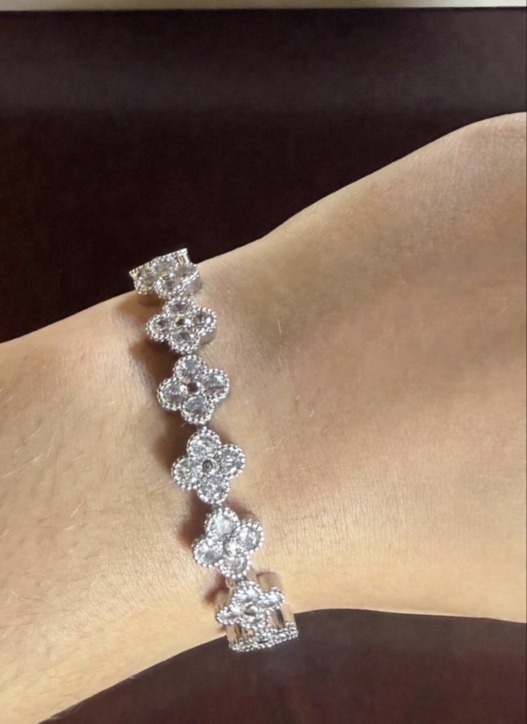 Pulseira trevo folheado