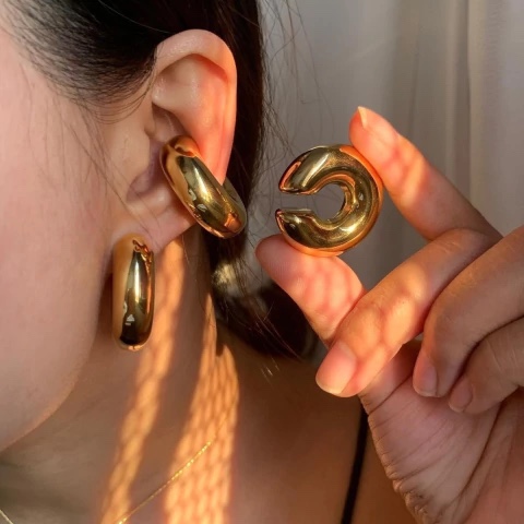 Piercing fake tubo dourado