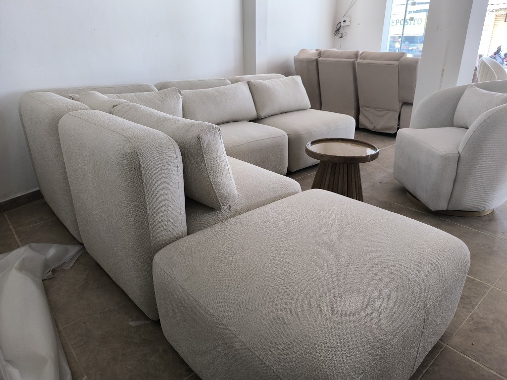 Sala modular minimalista