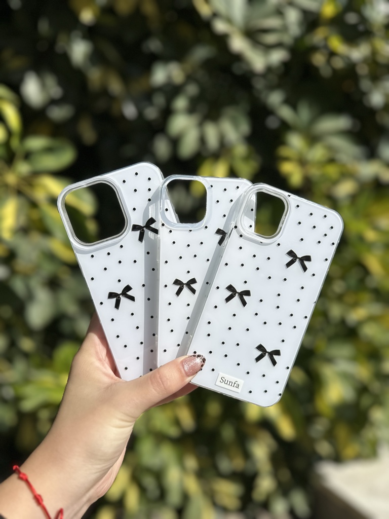 Funda blanca moños negros