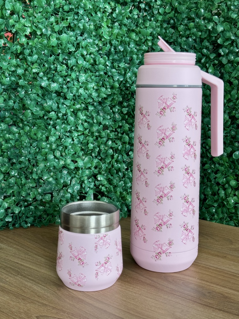 Termo rosa floral con manija