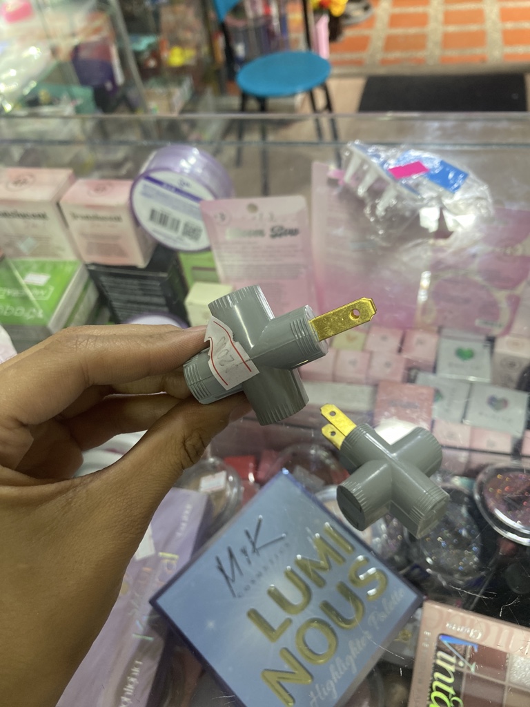 Adaptador triple gris