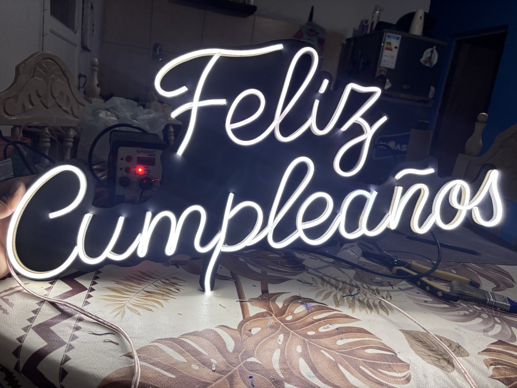 Letrero NEON LED Feliz Cumpleaños