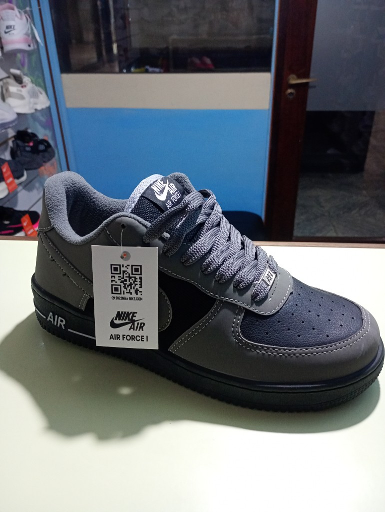 NIKE air force 1 black and cenize