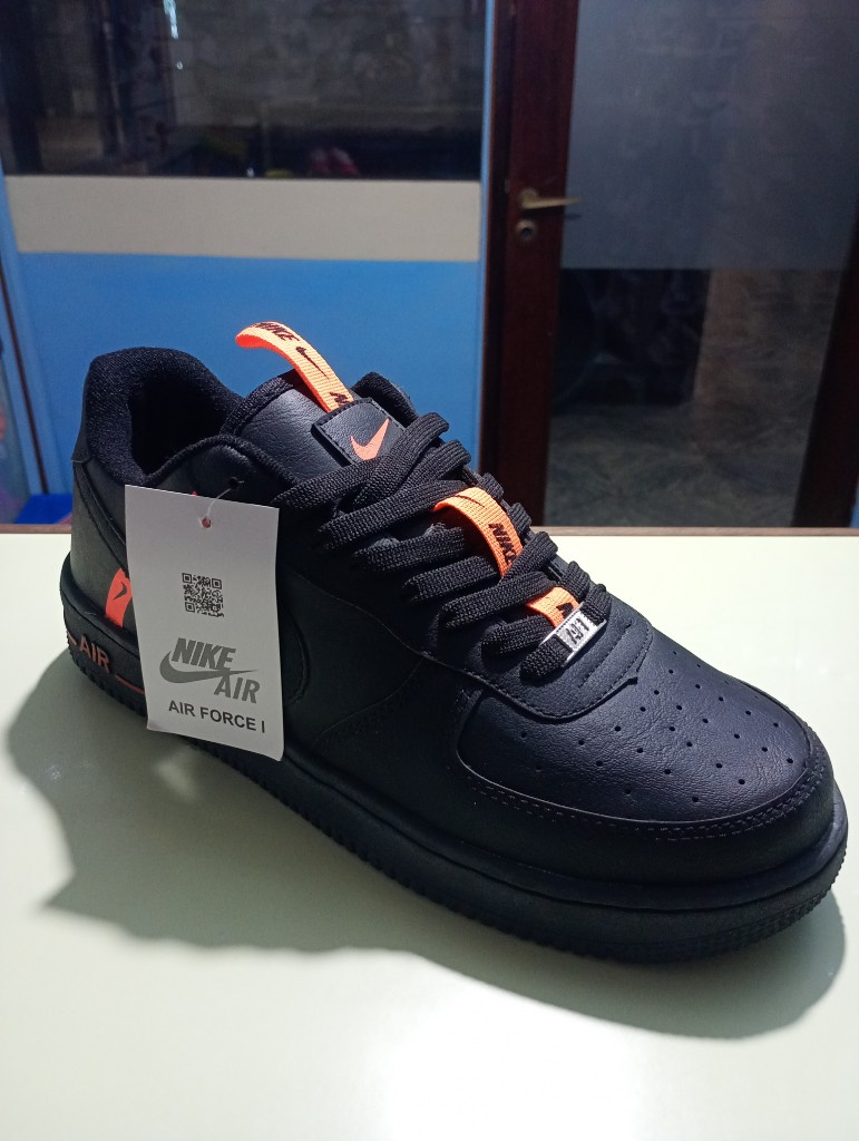 NIKE air forcé black and Orange 🍊