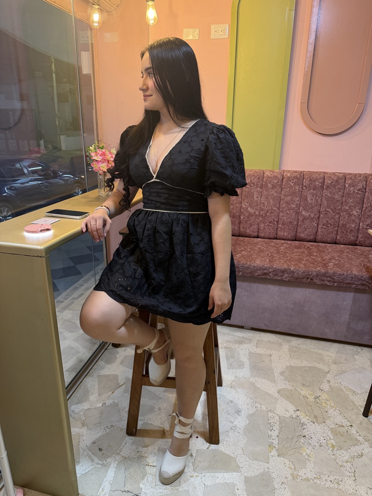Vestido negro corto