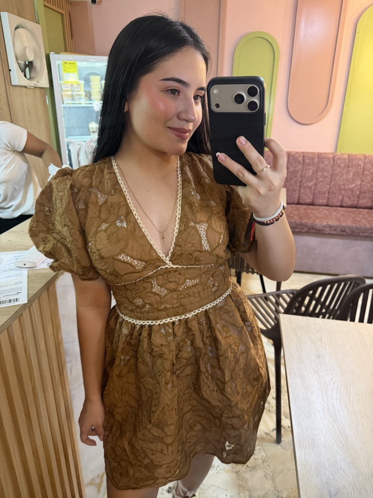 Vestido café encaje