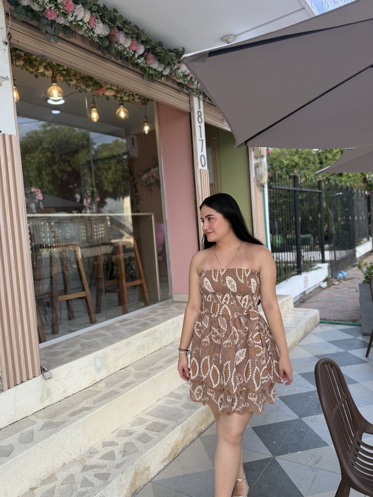 Vestido strapless cafe