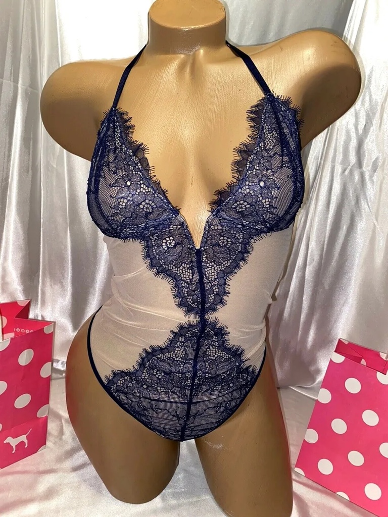 Body Teddy de Renda e Tule com Decote Profundo.