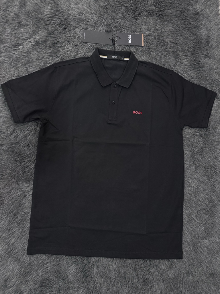 BOSS polo negra logo rojo
