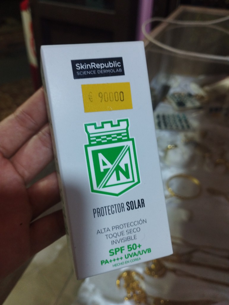 SkinRepublic protector solar SPF 50+