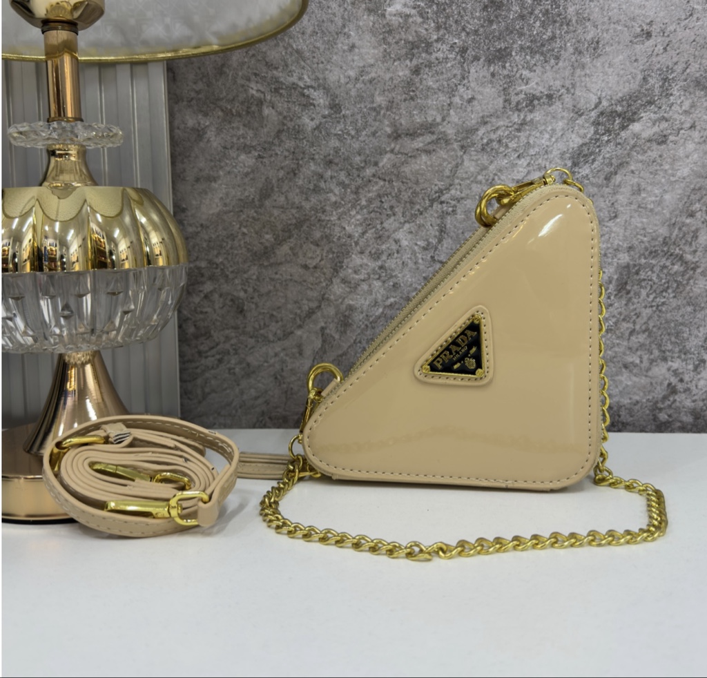 Prada beige cartera mini