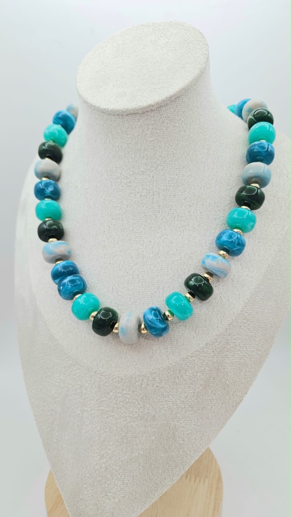 Collar de cuentas azul