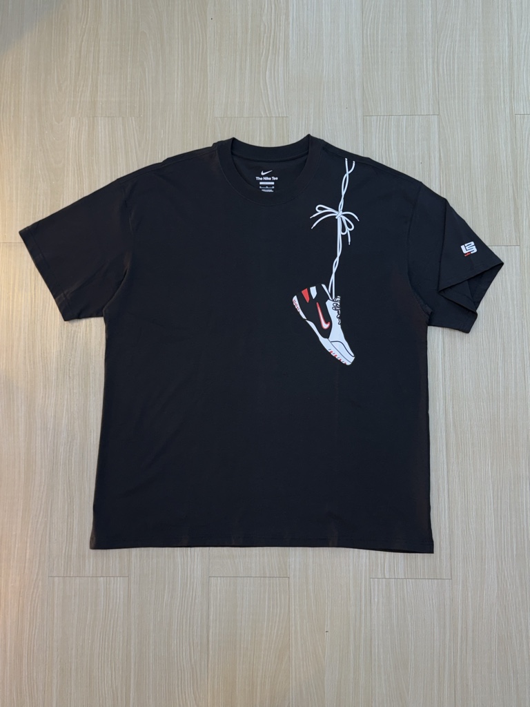 CAMISETA NIKE NEGRA ZAPATO