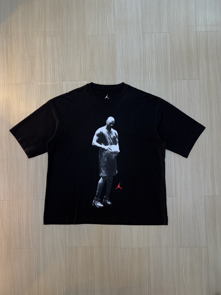 CAMISETA NEGRA JORDAN PARADO