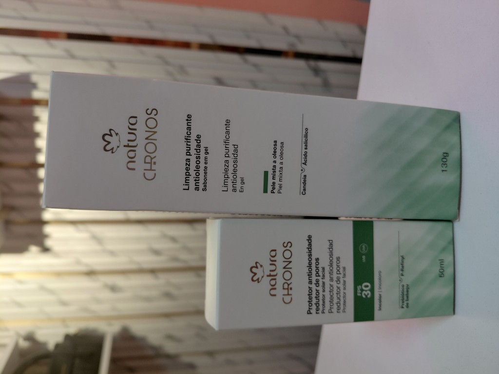 Natura Chronos protector antioleosidad FPS 30