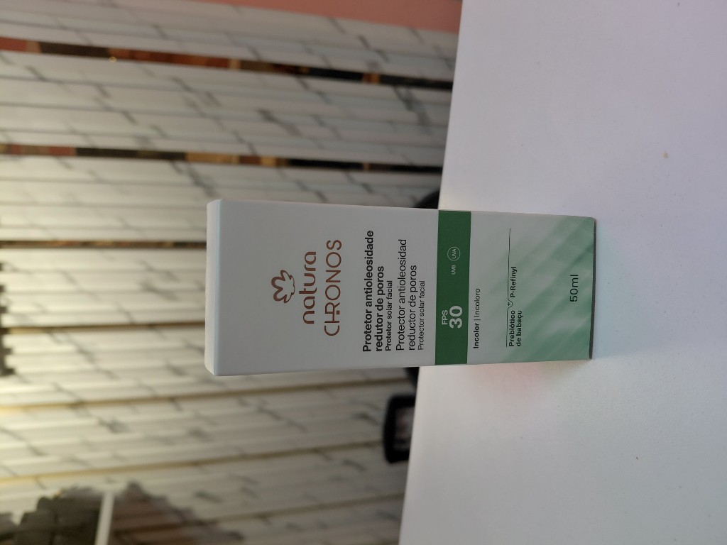 Natura Chronos protector facial FPS 30