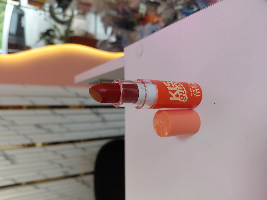 Labial Avon Kissy roja