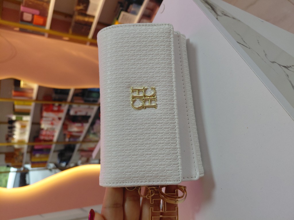 Carolina Herrera billetera blanca
