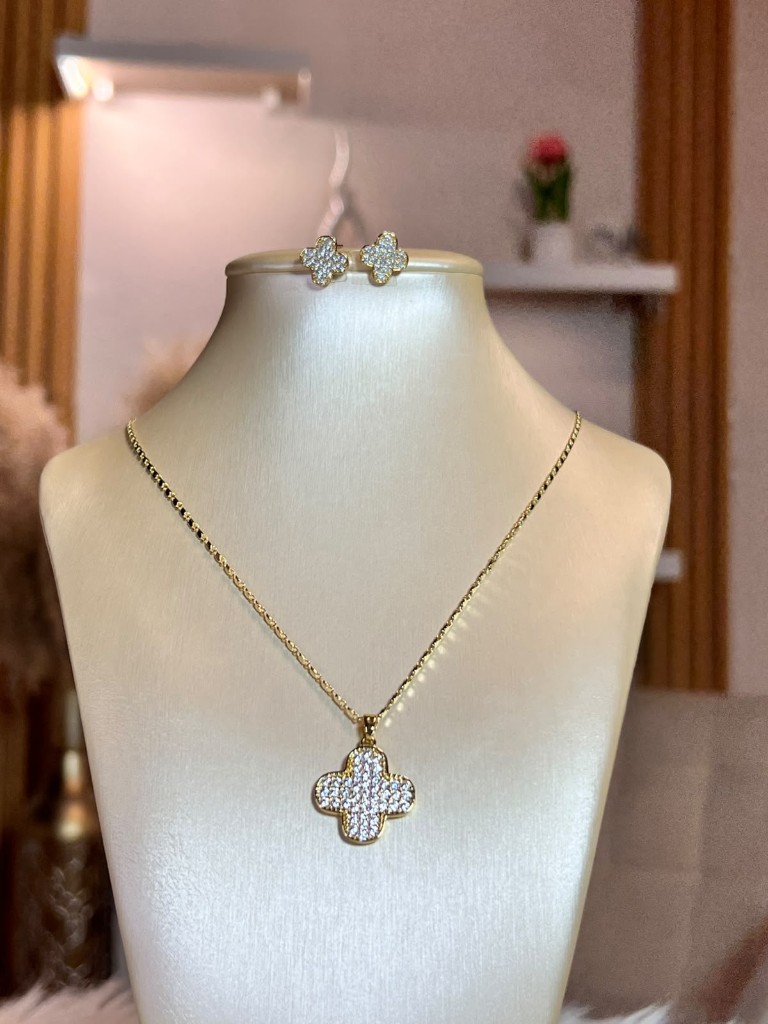 Trebol con zirconeas