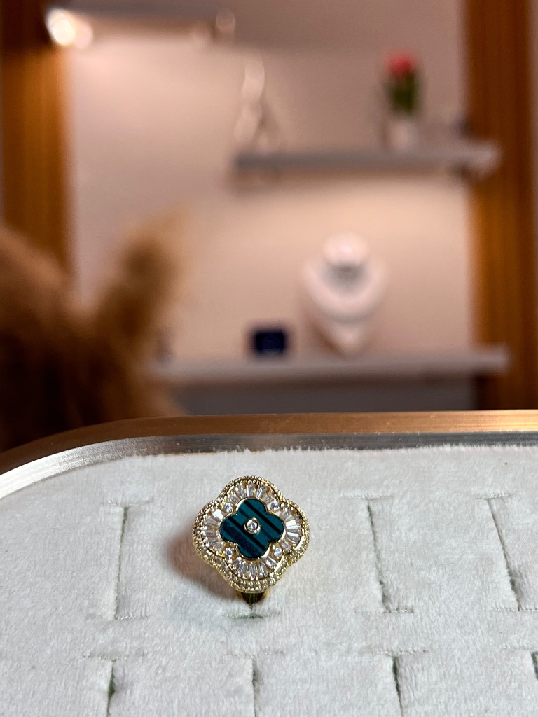Anillo trebol verde