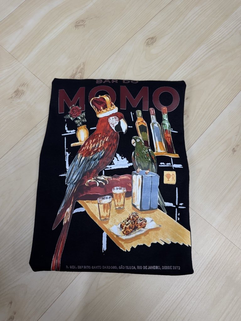 T-shirt Bar Momo preta