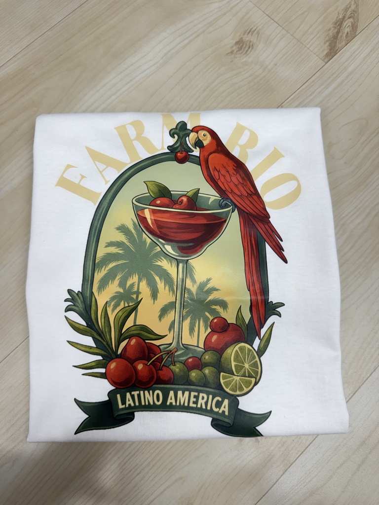 T-shirt arara vermelha