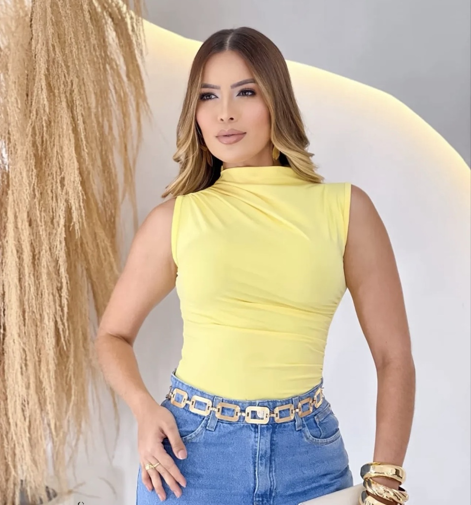 Blusa gola alta amarela