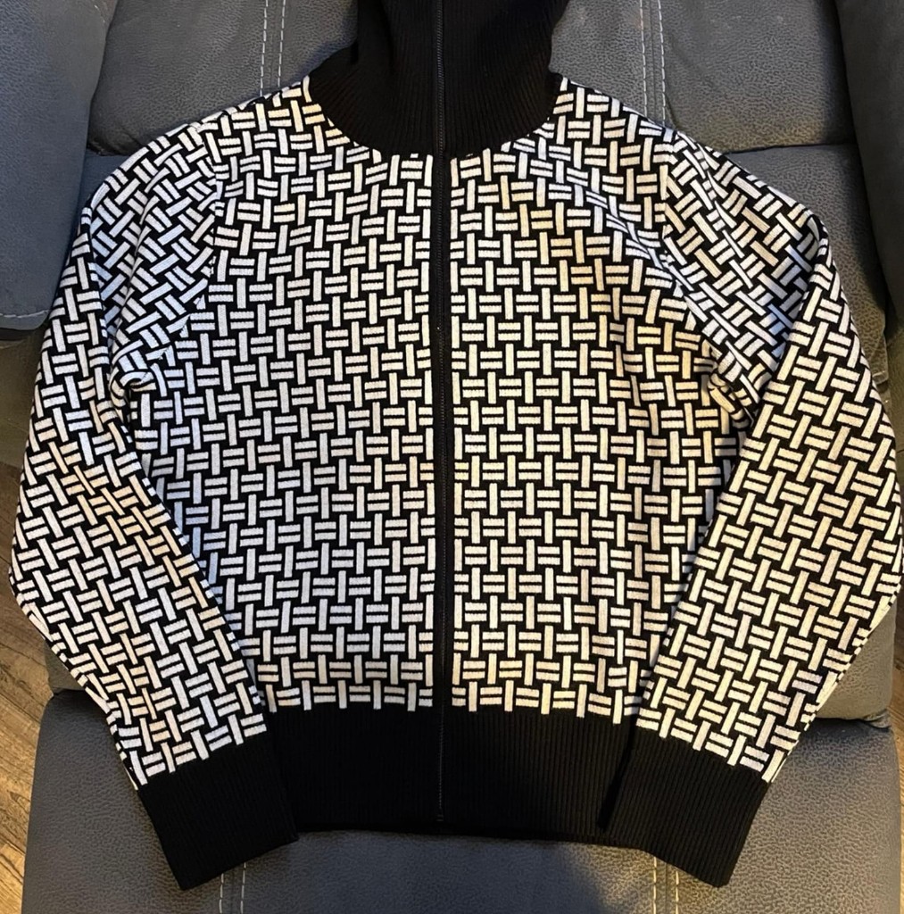 Sueter negro y blanco tejido marca Marc New York